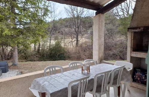 Peyroules House | Holiday Home 'Aux Portes Des Gorges Du Verdon' with Mountain View, Private Terrace and Garden