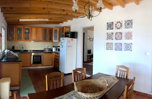Urzelina House | Holiday Home 'Azorean Cottage São Jorge' with Sea View, Wi-Fi and Air Conditioning