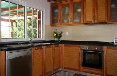 Urzelina House | Holiday Home 'Azorean Cottage São Jorge' with Sea View, Wi-Fi and Air Conditioning