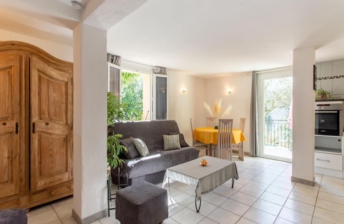 Berre-des-Alpes House | Holiday Home Berre near Monaco Marina