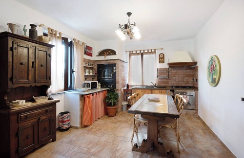 Campomorone House | Holiday Home "Baia Di Campo" with Shared Pool, Private Garden and Wi-Fi