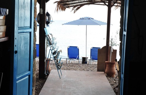 Patmos House | Holiday Home 'Beachfront Lampis Dolphin 2' with Sea View, Wi-Fi and Air Conditioning