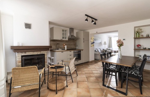 Petritoli House | Holiday Home 'Bed and Breakfast Biancalana' with Mountain View, Private Terrace and Wi-Fi