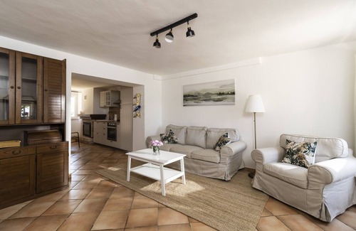 Petritoli House | Holiday Home 'Bed and Breakfast Biancalana' with Mountain View, Private Terrace and Wi-Fi