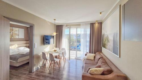 Miedzyzdroje Apartment | Holiday Home Bel Mare 305e z sypialnią i z balkonem