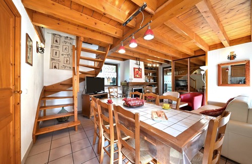Aragnouet House | Holiday Home 'Bergerie Route De Piau Engaly' with Mountain View, Terrace and Garden