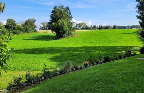 Dornhan House | Holiday Home 'Bienenhaus' with Private Terrace, Private Garden and Wi-Fi