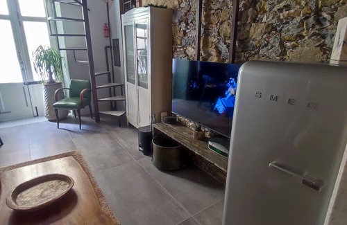 Marina di Carrara House | Holiday Home 'Bilocale Stile Loft Centro Storico' with Wi-Fi and Air Conditioning