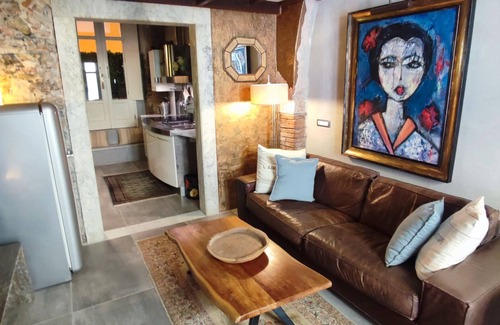 Marina di Carrara House | Holiday Home 'Bilocale Stile Loft Centro Storico' with Wi-Fi and Air Conditioning