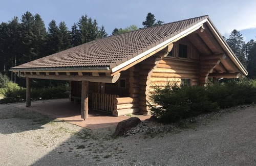 Glatten House | Holiday Home 'Blockhaus Almhütte Wiesenglück' with Private Terrace, Private Garden and Wi-Fi