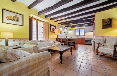 Bonastre House | Holiday Home 'Bonastre' with Mountain View, Private Pool and Wi-Fi
