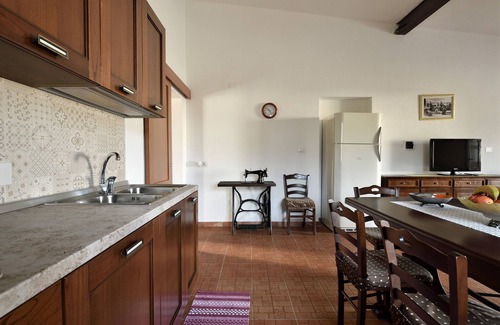 Galtelli House | Holiday Home 'Bonu Iloghe' with Mountain View and Garden