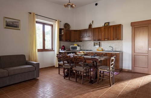 Galtelli House | Holiday Home 'Bonu Iloghe' with Mountain View and Garden