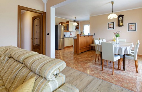 Pagubice House | Holiday Home Brajdice - Five Bedroom Holiday Home with Pool