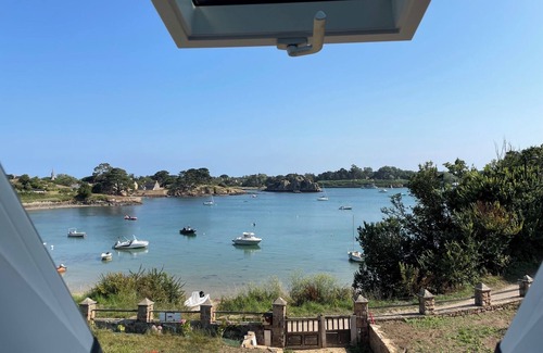 Ile-de-Brehat House | Holiday Home 'Bréhat - Villa San Denn' with Sea View, Private Garden and Wi-Fi