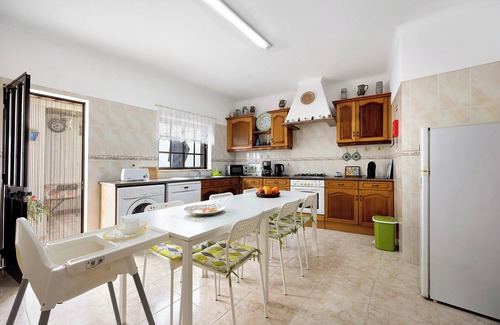 Raposeira House | Holiday Home 'Brita' with Private Terrace, Balcony and Wi-Fi