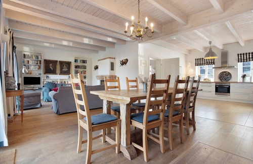 Dalwitz House | Holiday Home 'Brunnenhaus' with Private Terrace, Private Garden and Wi-Fi