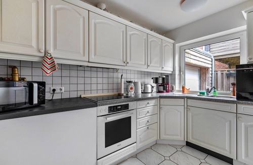 Klanxbuell House | Holiday Home 'Bungalow' with Private Terrace, Private Garden and Wi-Fi