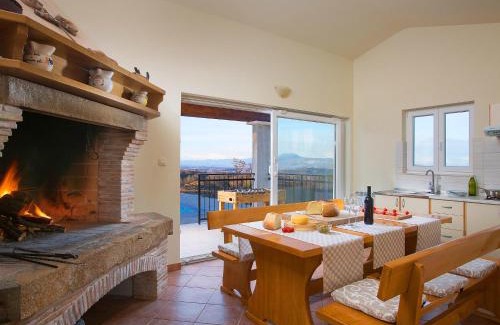Bartici House | Holiday Home Bura by Interhome