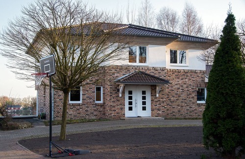 Debstedt House | Holiday home by the lake