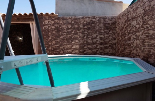 Los Navalucillos House | Holiday Home 'Casa Rural Los Enebros' with Private Pool, Wi-Fi and Air Conditioning