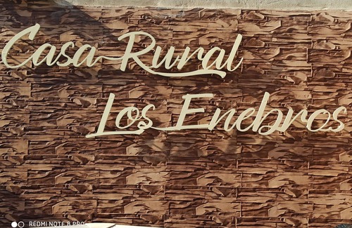 Los Navalucillos House | Holiday Home 'Casa Rural Los Enebros' with Private Pool, Wi-Fi and Air Conditioning