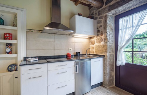 A Caniza House | Holiday Home 'C Vilamide' with Mountain View, Private Terrace and Wi-Fi