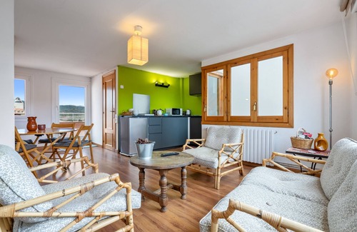 Tivissa House | Holiday Home "Ca Blai de Brull" with Mountain View, Shared Terrace & Wi-Fi