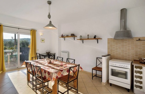 Civezza House | Holiday Home 'Ca' Del Sole' with Sea View, Private Garden and Wi-Fi