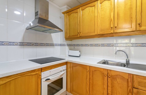 Los Arenales del Sol House | Holiday Home 'Casa en la playa con piscinas 11 A' with Shared Pool, Wi-Fi and Air Conditioning