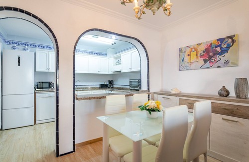 Los Arenales del Sol House | Holiday Home 'Casa en la playa con piscinas 297' with Shared Pool, Wi-Fi and Air Conditioning