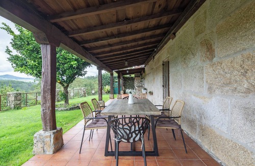 Ponte Caldelas House | Holiday Home 'Casa Da Xeitosa' with Mountain View, Private Pool and Wi-Fi