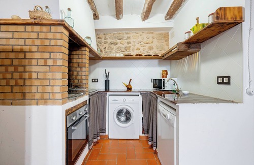 Tivissa House | Holiday Home 'Ca La Llum' with Mountain View, Private Terrace and Wi-Fi