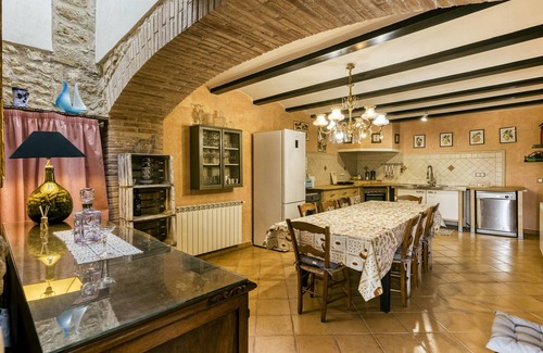 Orriols House | Holiday Home 'Ca La Maria' with Mountain Views, Private Terrace and Wi-Fi