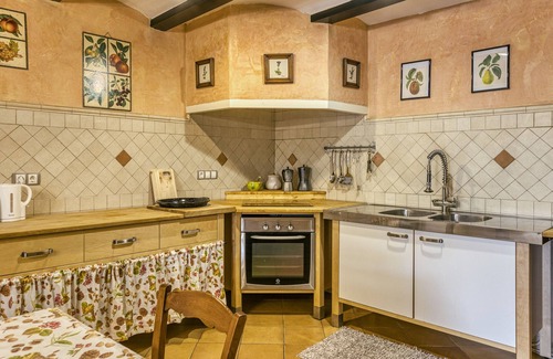 Orriols House | Holiday Home 'Ca La Maria' with Mountain Views, Private Terrace and Wi-Fi