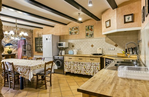 Orriols House | Holiday Home 'Ca La Maria' with Mountain Views, Private Terrace and Wi-Fi