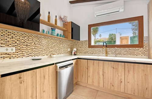 El Tosalet House | Holiday Home 'Ca Rulleta Jávea' with Mountain View, Wi-Fi and Air Conditioning