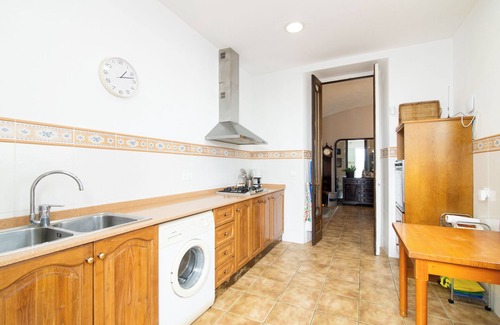 Premia de Mar House | Holiday Home 'Cal Padrí 1871' with Private Terrace, Wi-Fi and Air Conditioning