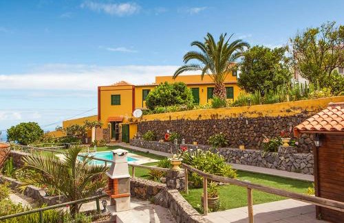 Montijos House | Holiday Home Camino La Candelaria-1 by Interhome