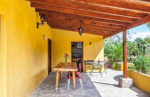 Montijos House | Holiday Home Camino La Candelaria-1 by Interhome