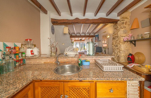 Tarbena House | Holiday Home "Can Lluna" with Mountain Views, Wi-Fi and Air Conditioning