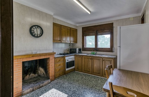 Capmany House | Holiday Home 'Can Picola' with Mountain View, Private Terrace and Wi-Fi