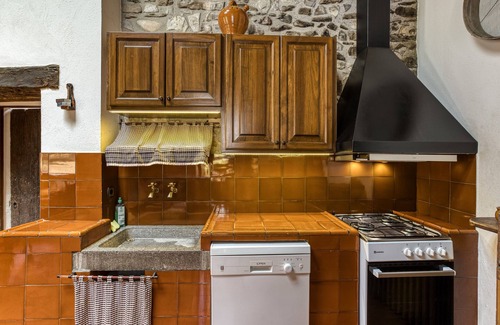 Merlant House | Holiday Home 'Can Soler De Merlant I' with Mountain Views, Shared Pool and Wi-Fi