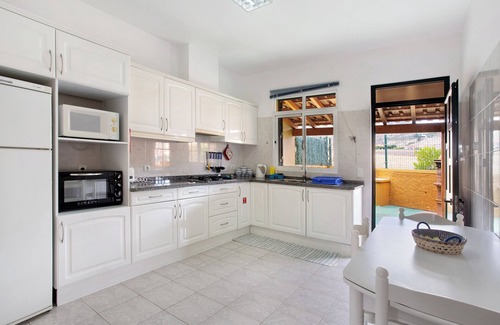 Vila Baleira House | Holiday Home "Cantinho Solpraia" with Sea View, Garden and Wi-Fi