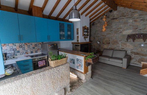 Alijo House | Holiday Home 'Cantinho Do Bairro Alto' with Private Terrace, Wi-Fi and Air Conditioning