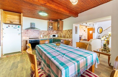 Lakones House | Holiday Home 'Captain Spiros House' with Mountain View & Wi-Fi