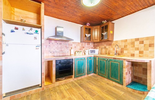 Lakones House | Holiday Home 'Captain Spiros House' with Mountain View & Wi-Fi