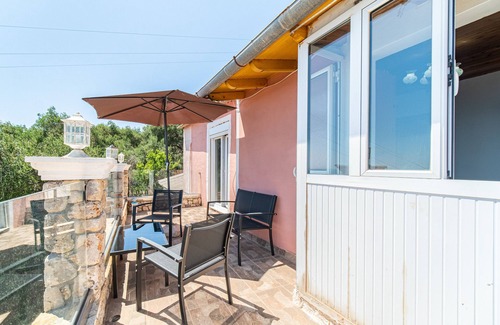 Lakones House | Holiday Home 'Captain Spiros House' with Mountain View & Wi-Fi