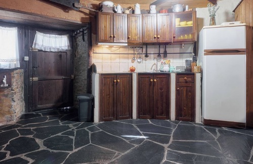Odollo House | Holiday Home 'Carriles Romanos' with Mountain Views, Shared Pool and Private Terrace