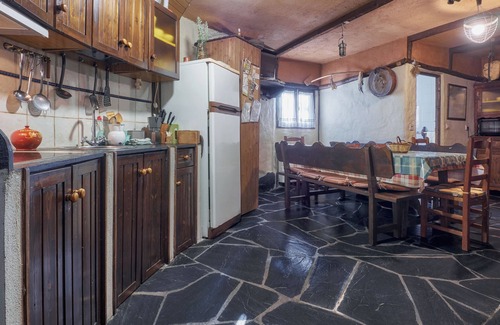 Odollo House | Holiday Home 'Carriles Romanos' with Mountain Views, Shared Pool and Private Terrace